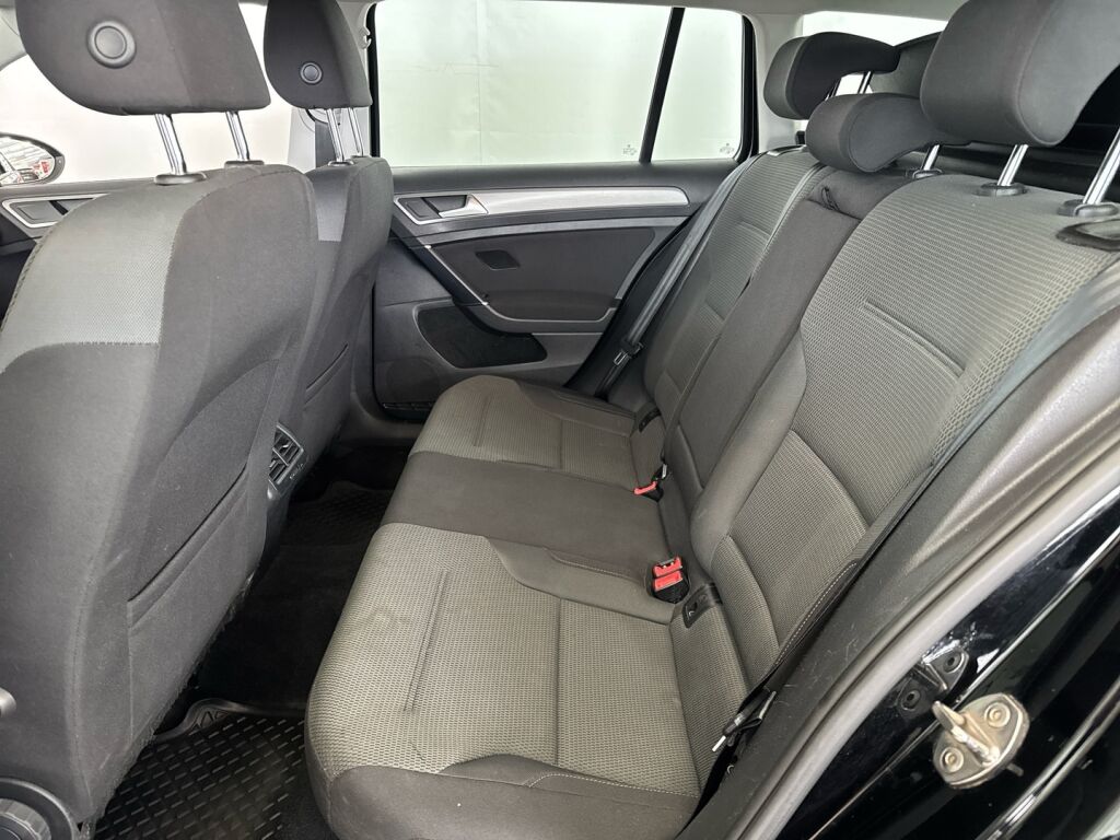 Volkswagen Golf 2014 Musta