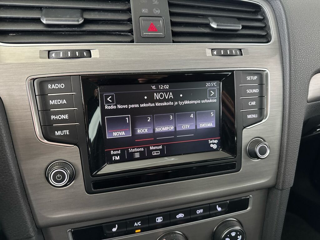 Volkswagen Golf 2014 Musta