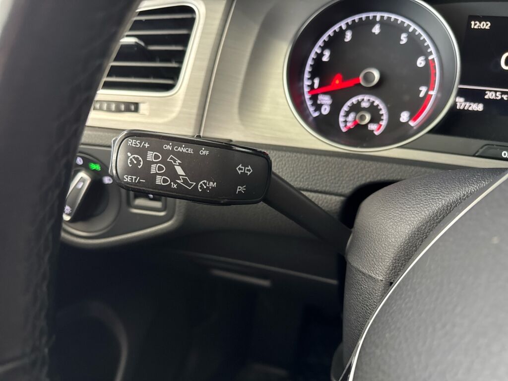 Volkswagen Golf 2014 Musta