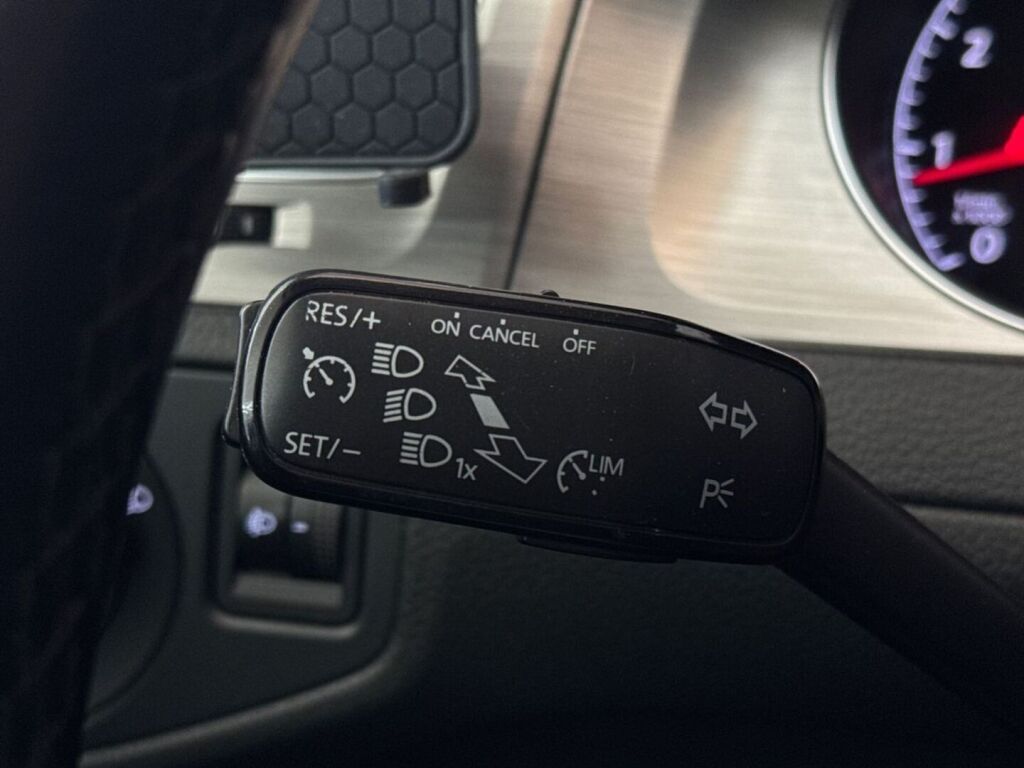 Volkswagen Golf 2014 Musta