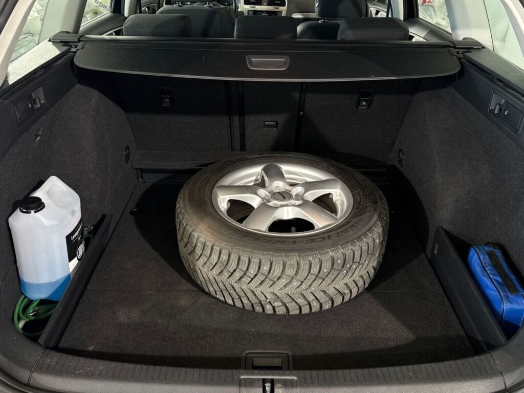 Volkswagen Golf 2014 Musta