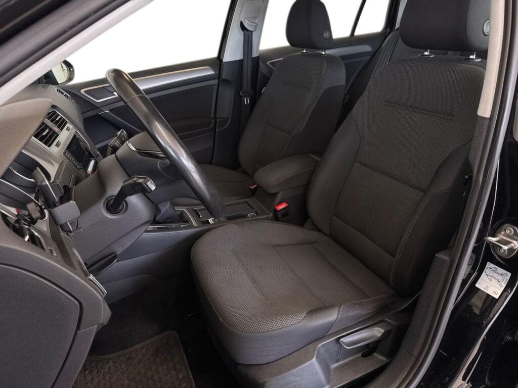 Volkswagen Golf 2014 Musta