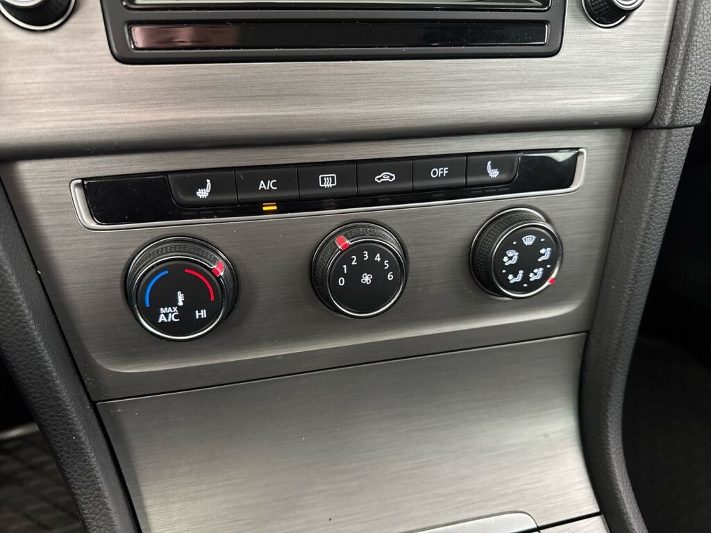 Volkswagen Golf 2014 Musta