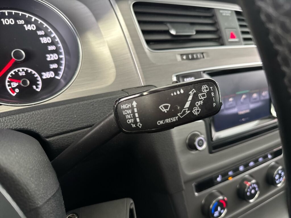 Volkswagen Golf 2014 Musta