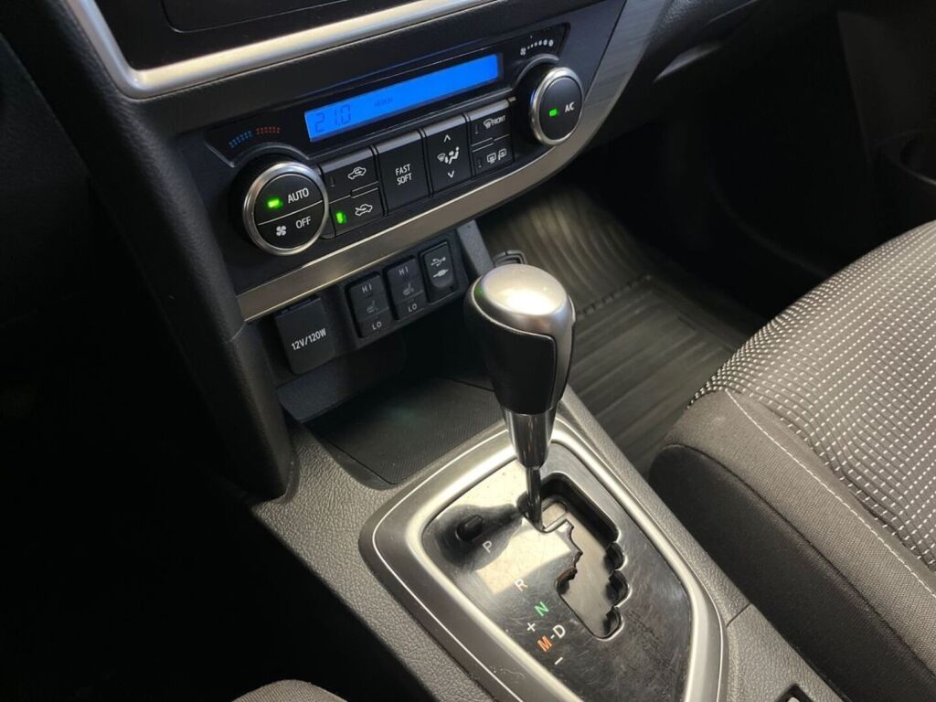 Toyota Auris 2014 Harmaa