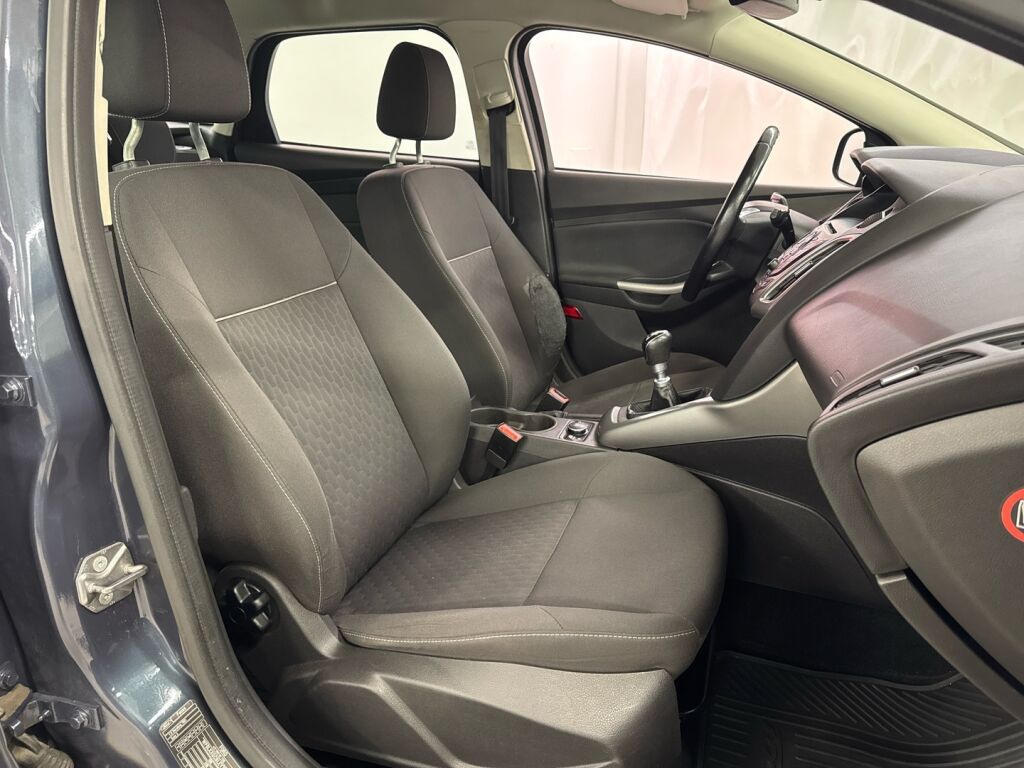 Ford Focus 2014 Harmaa