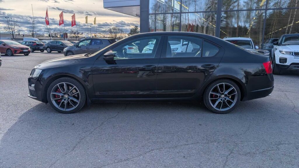 Skoda Octavia 2014 Musta