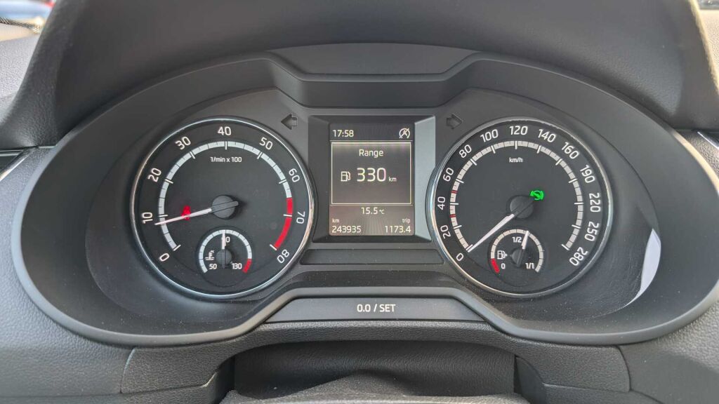 Skoda Octavia 2014 Musta