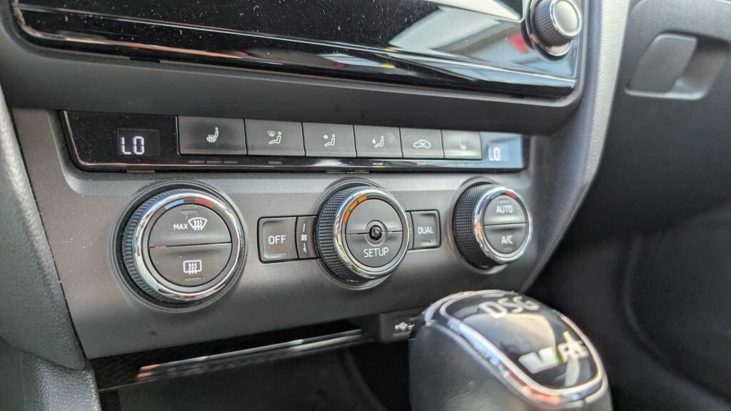 Skoda Octavia 2014 Musta