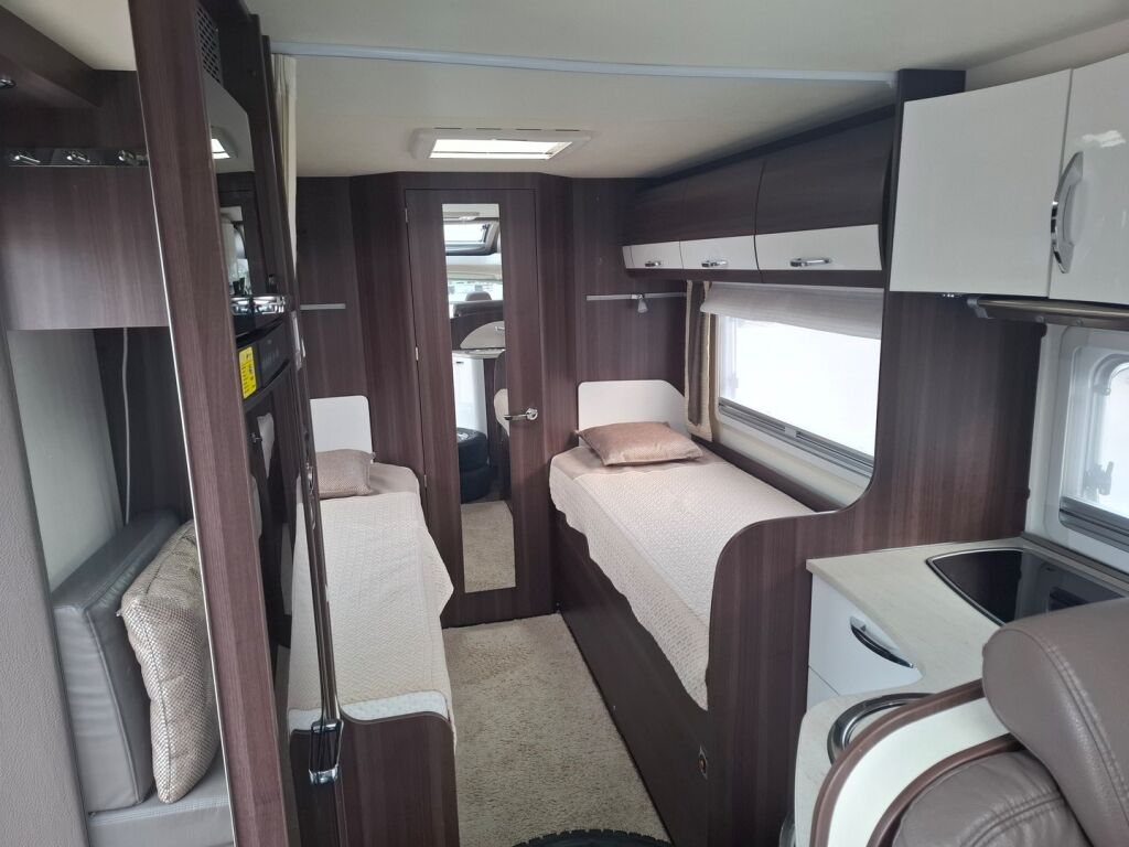 Bürstner Nexxo T720 2015 Valkoinen