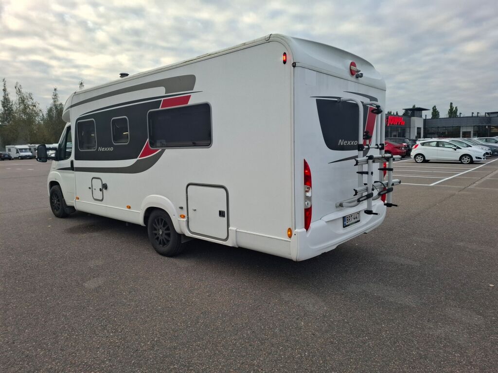 Bürstner Nexxo T720 2015 Valkoinen