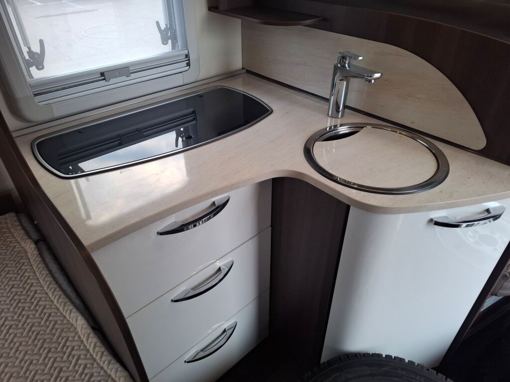 Bürstner Nexxo T720 2015 Valkoinen