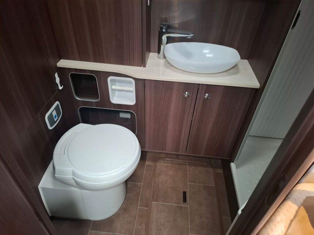 Bürstner Nexxo T720 2015 Valkoinen