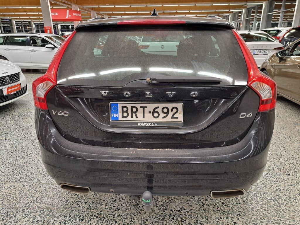 Volvo V60 2015 Musta