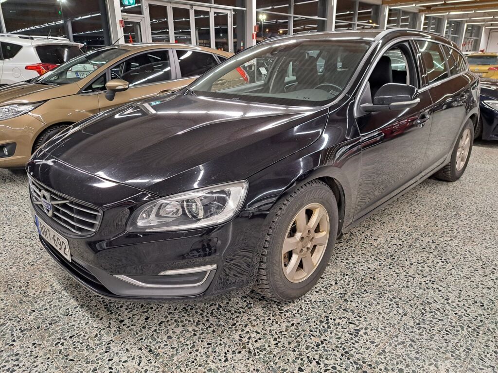 Volvo V60 2015 Musta