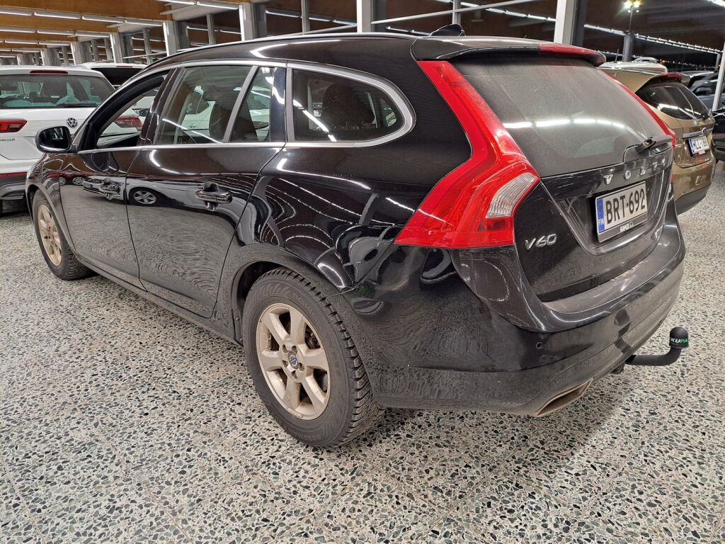 Volvo V60 2015 Musta