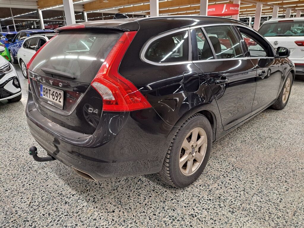 Volvo V60 2015 Musta