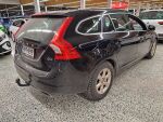 Volvo V60 2015 Musta