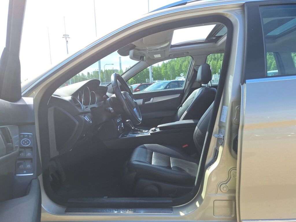 Mercedes-Benz C 2012 Ruskea (beige)