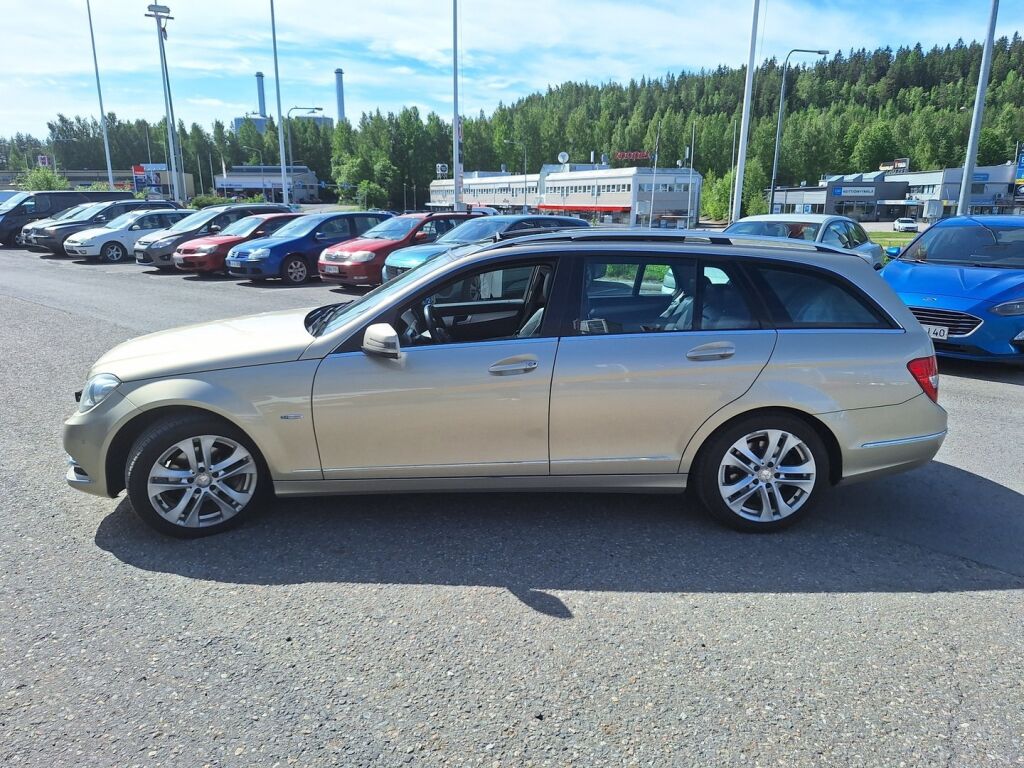 Mercedes-Benz C 2012 Ruskea (beige)