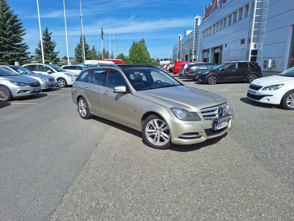Mercedes-Benz C 2012 Ruskea (beige)