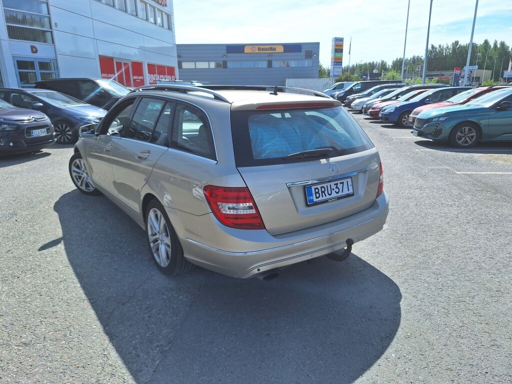 Mercedes-Benz C 2012 Ruskea (beige)