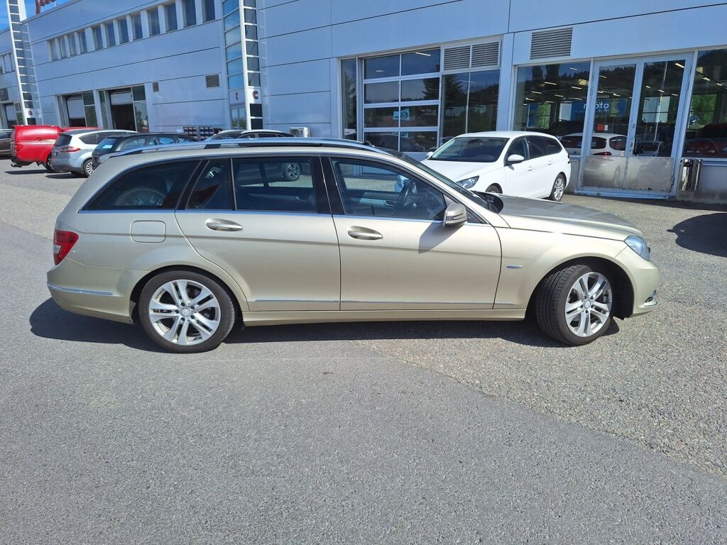 Mercedes-Benz C 2012 Ruskea (beige)