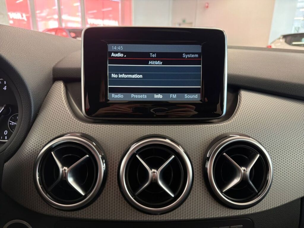 Mercedes-Benz B 2015 Valkoinen