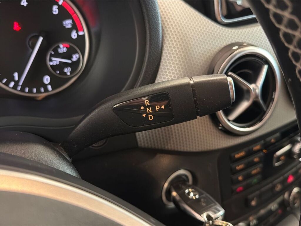 Mercedes-Benz B 2015 Valkoinen