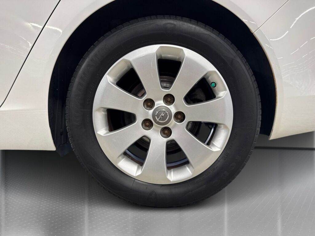 Opel Insignia 2014 Valkoinen