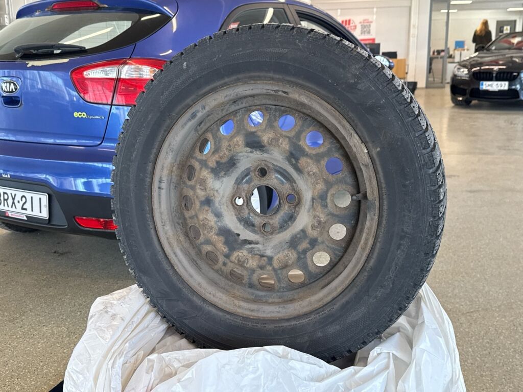 Kia Rio 2015 Sininen
