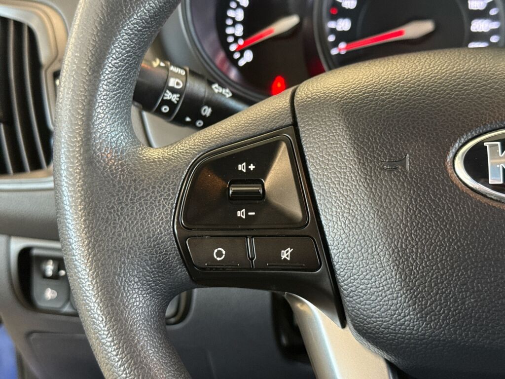 Kia Rio 2015 Sininen