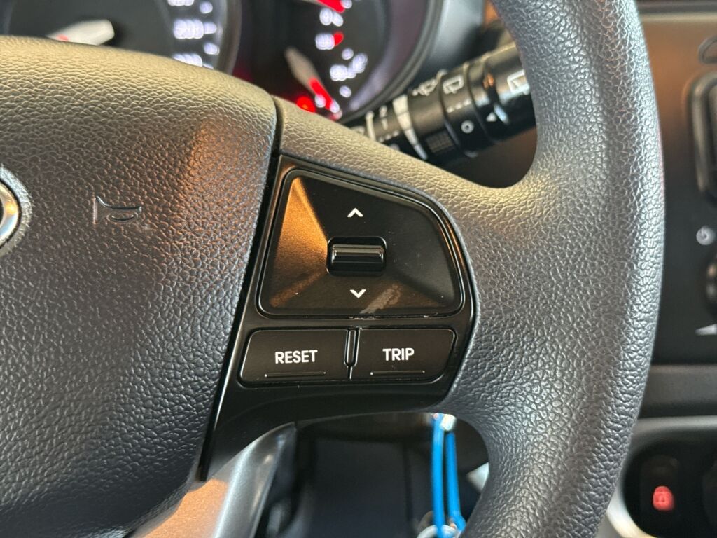 Kia Rio 2015 Sininen