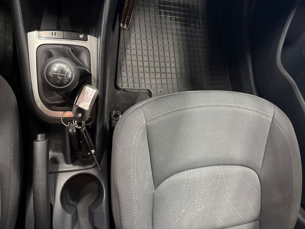 Kia Rio 2014 Punainen