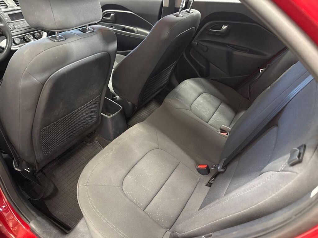 Kia Rio 2014 Punainen
