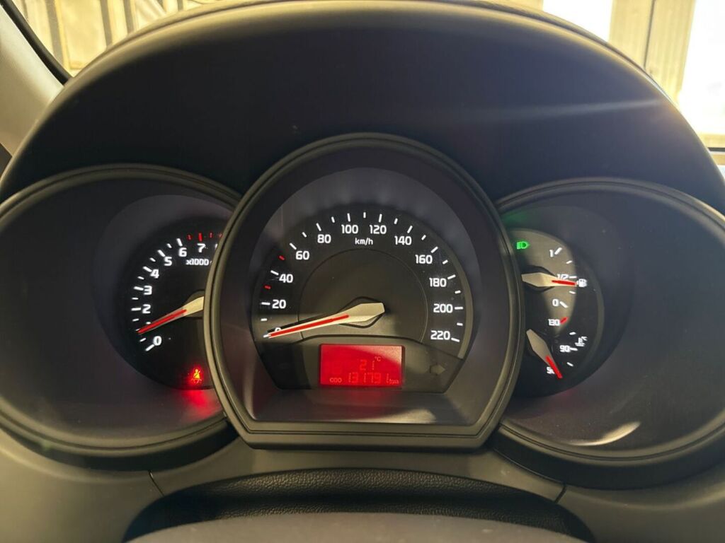 Kia Rio 2014 Punainen