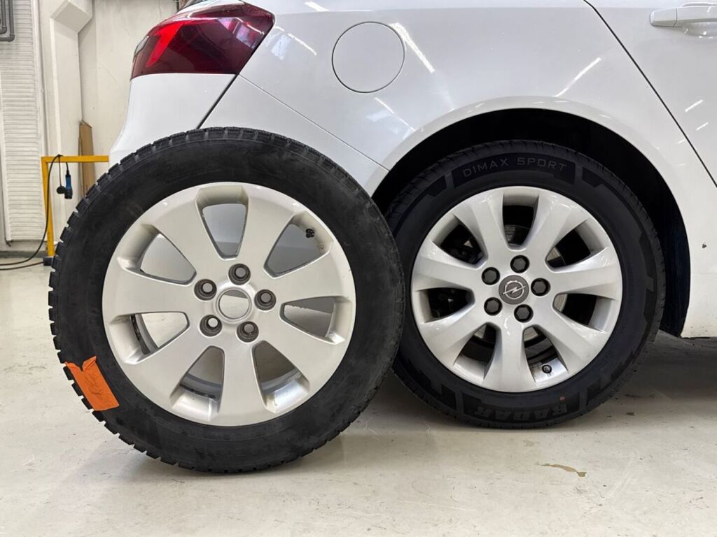 Opel Insignia 2014 Valkoinen