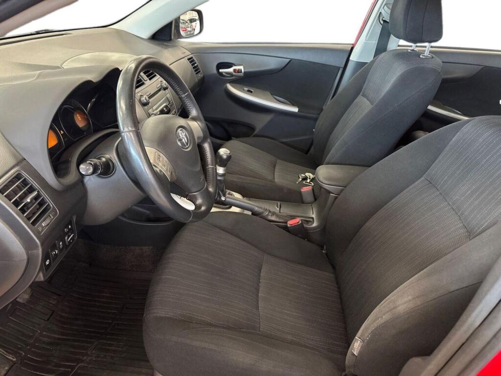 Toyota Corolla 2009 Punainen