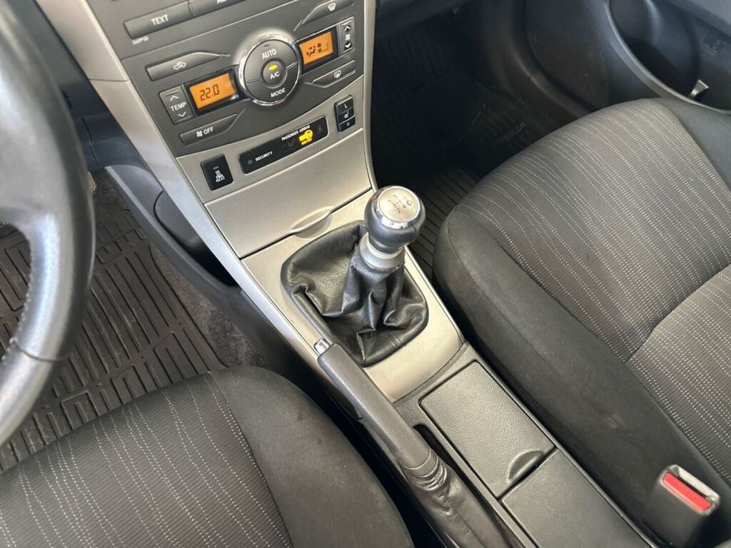 Toyota Corolla 2009 Punainen