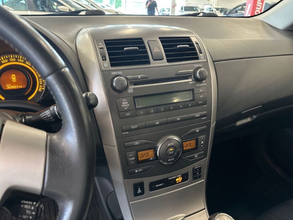 Toyota Corolla 2009 Punainen