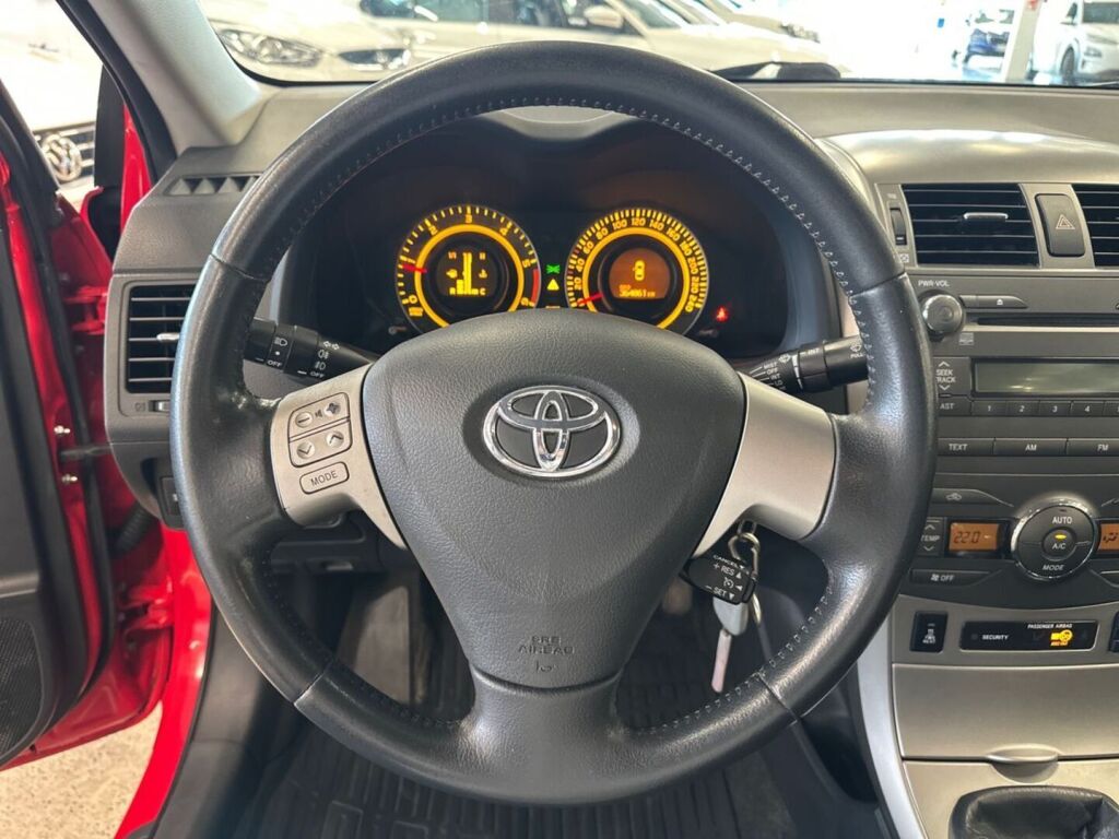 Toyota Corolla 2009 Punainen