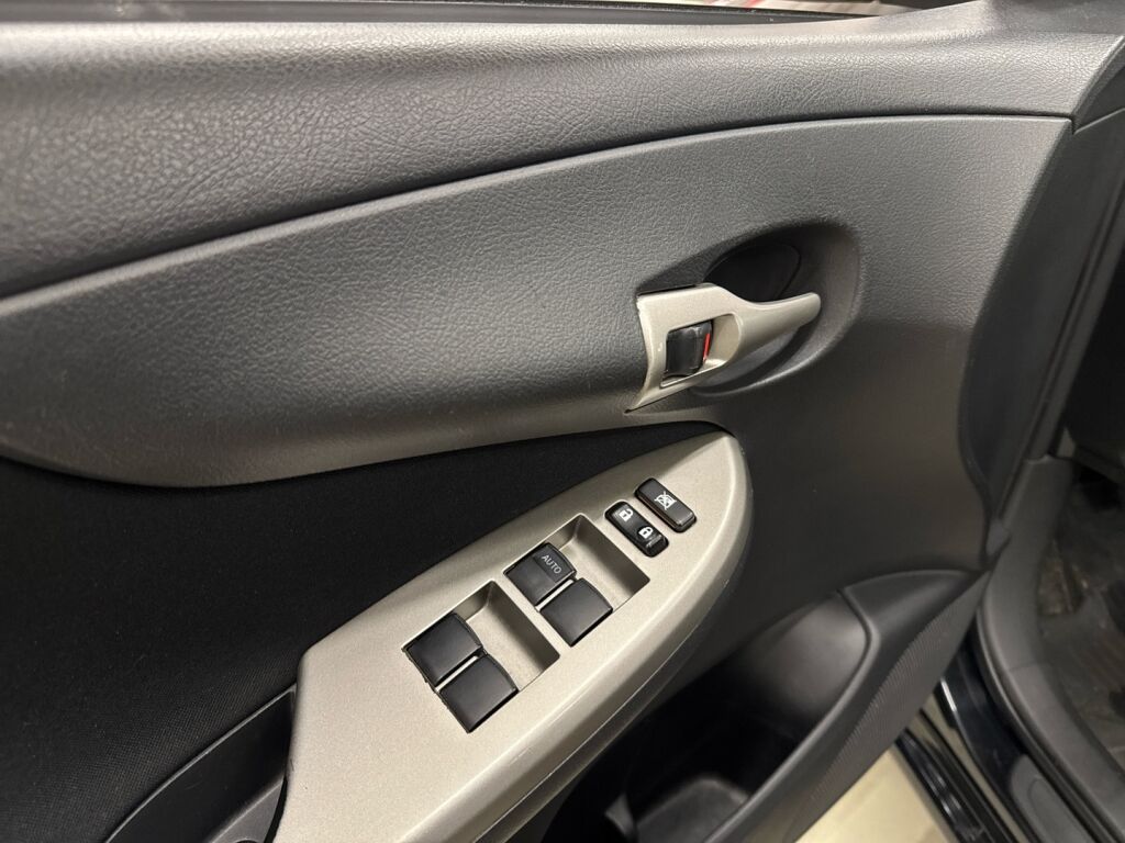 Toyota Corolla 2009 Musta