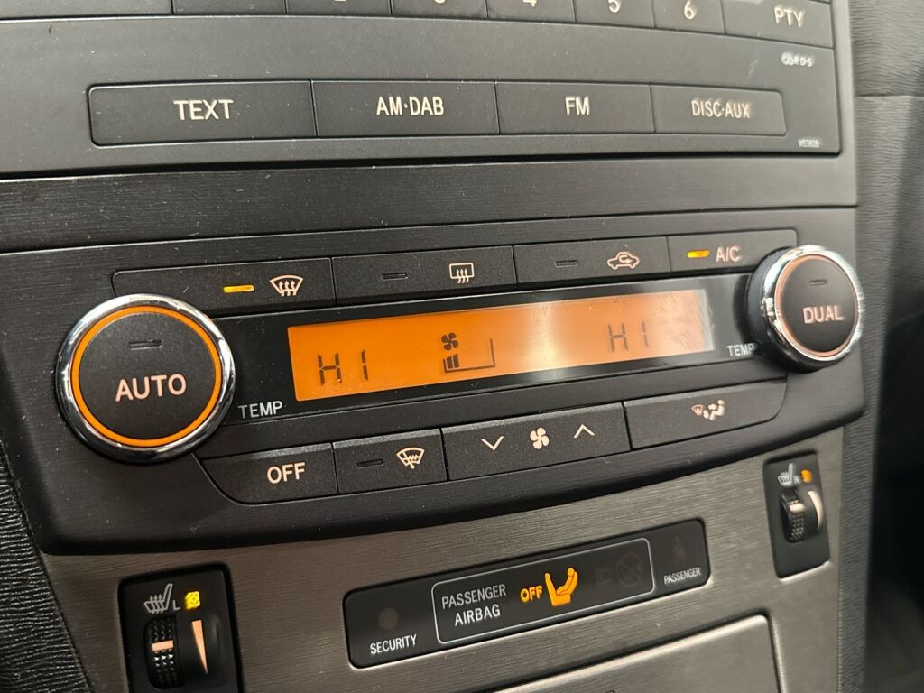 Toyota Avensis 2010 Vihreä