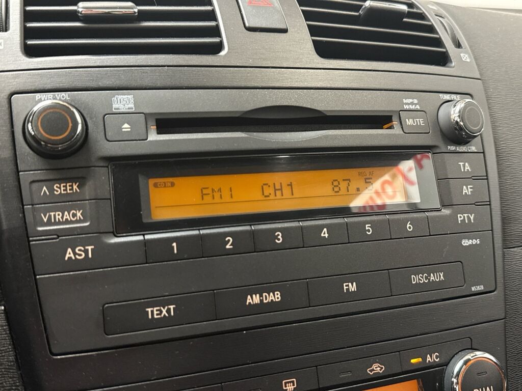 Toyota Avensis 2010 Vihreä