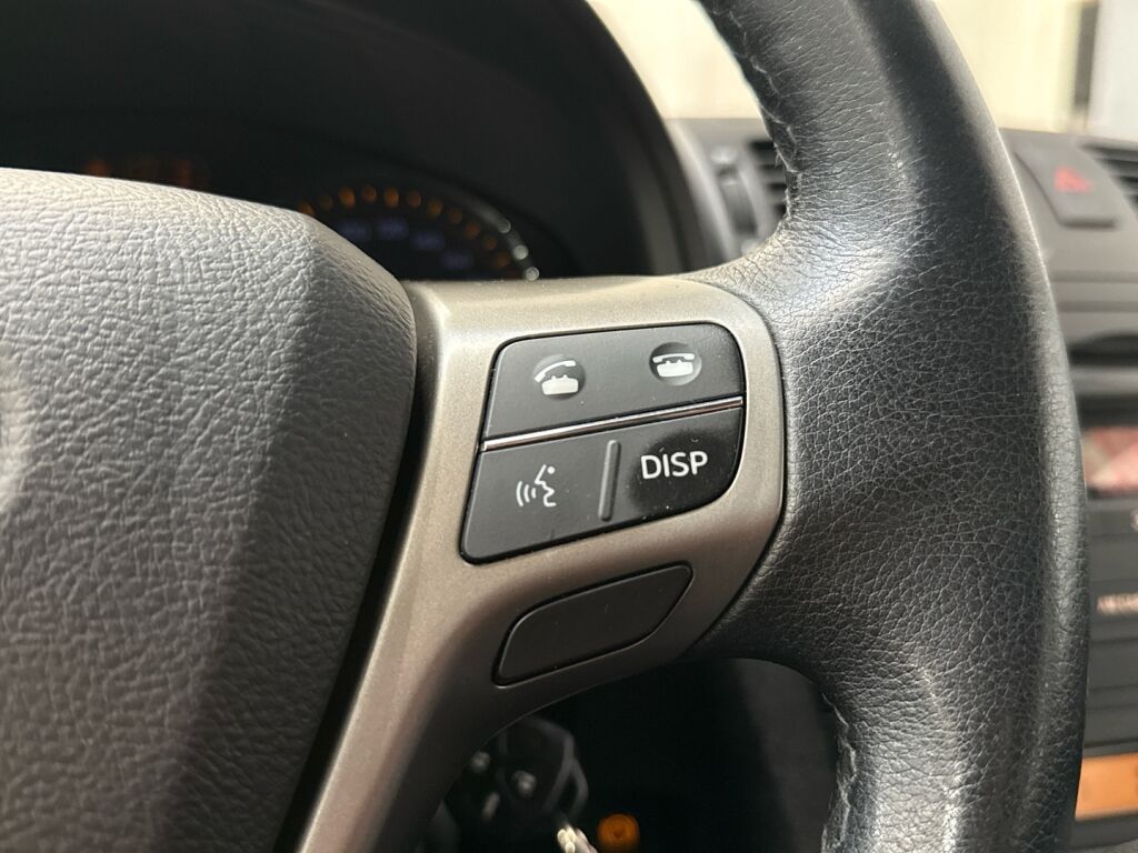 Toyota Avensis 2010 Vihreä