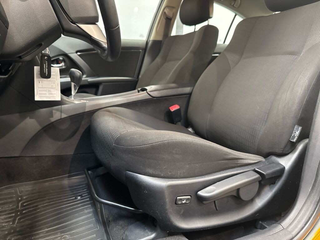 Toyota Avensis 2010 Vihreä