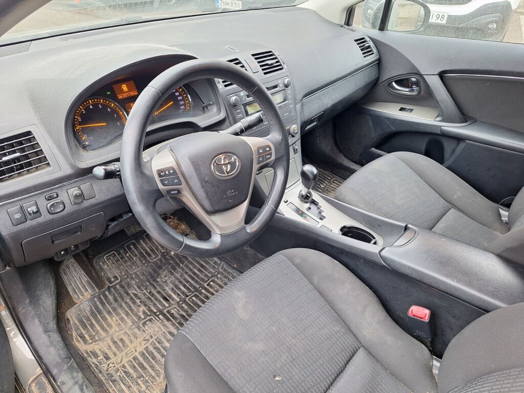 Toyota Avensis 2010 Vihreä