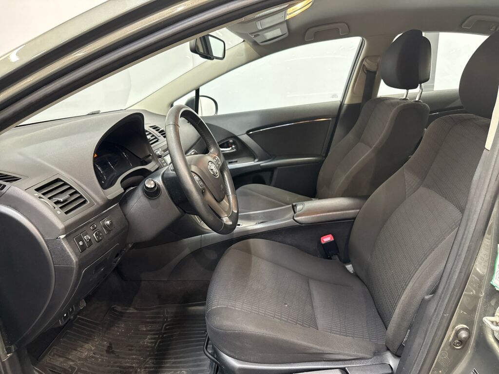 Toyota Avensis 2010 Vihreä