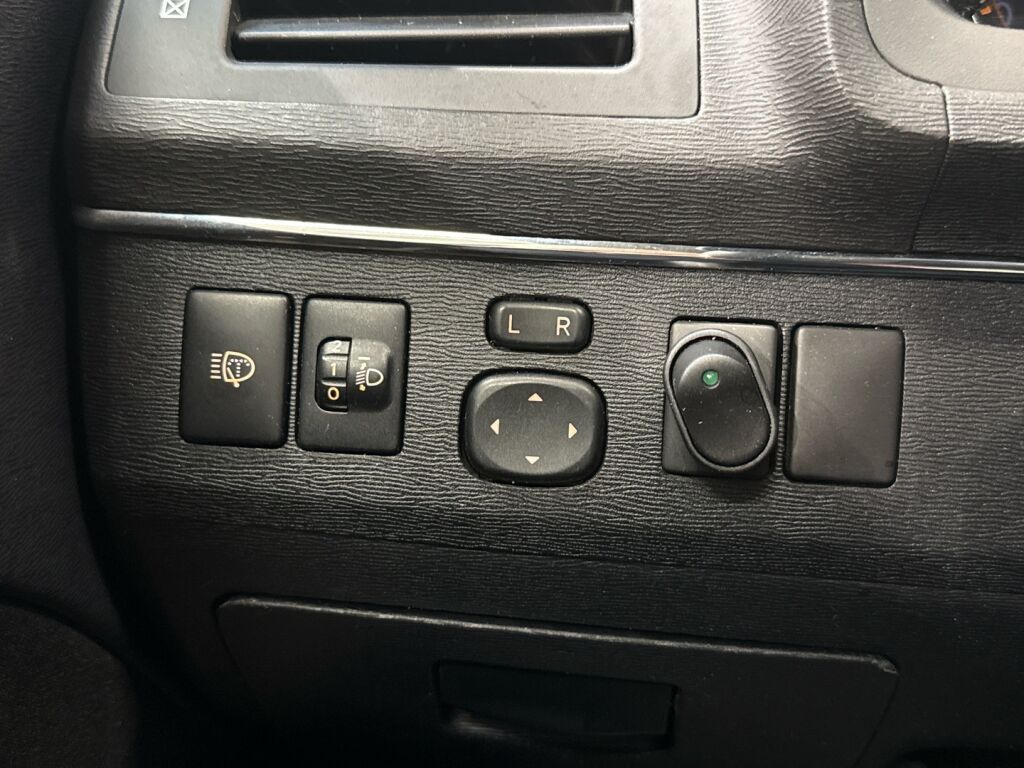 Toyota Avensis 2010 Vihreä