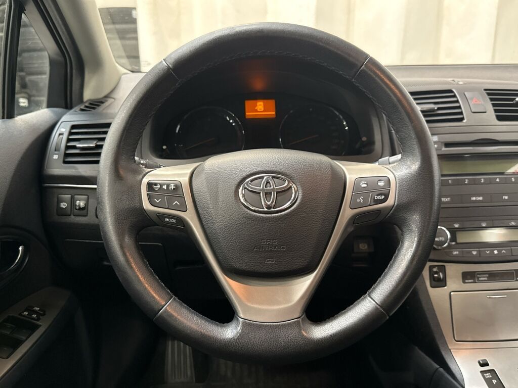 Toyota Avensis 2010 Vihreä